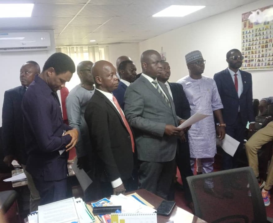 APC lawmakers withdraw from parliament over Clerk